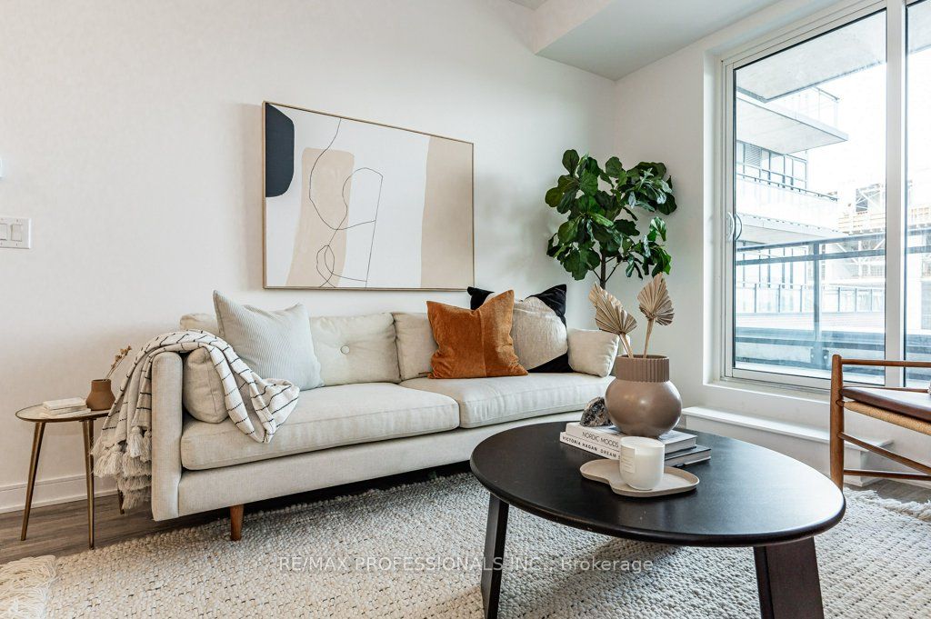 25 Neighbourhood Lane, #801