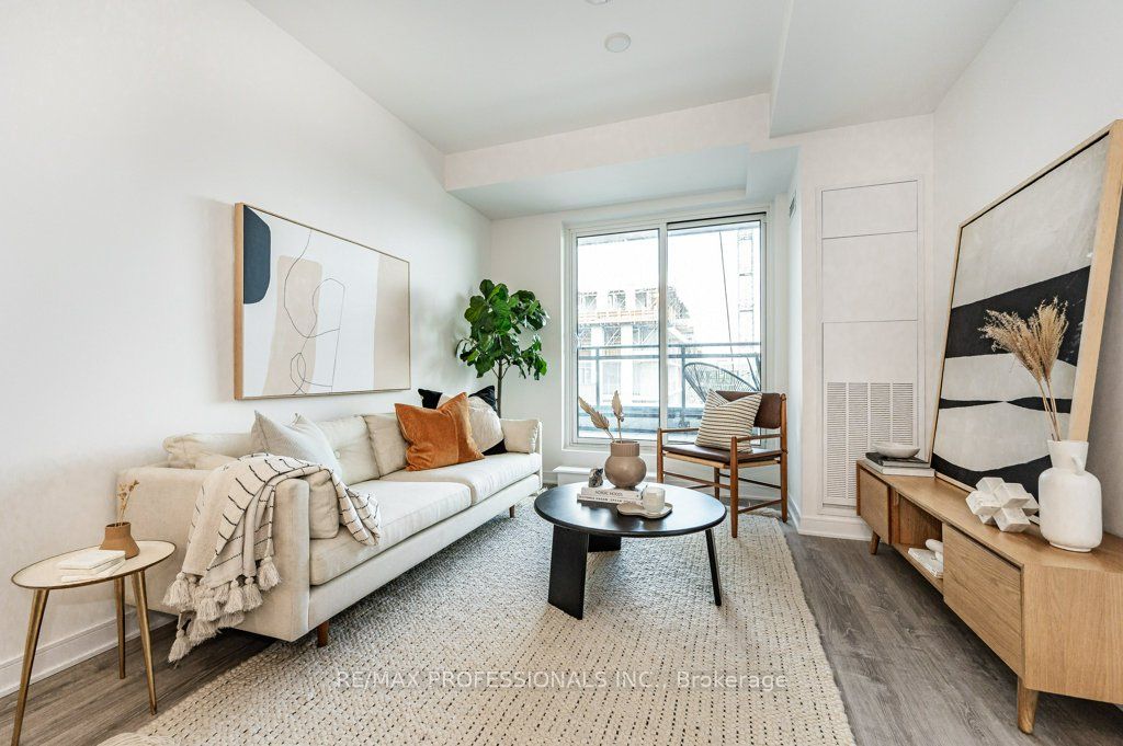 25 Neighbourhood Lane, #801