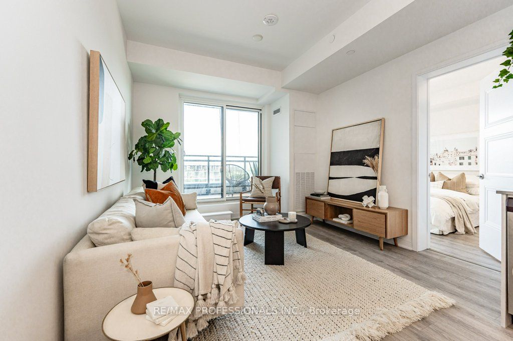 25 Neighbourhood Lane, #801