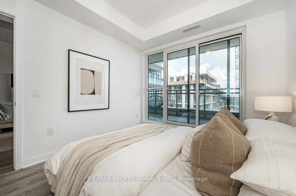 25 Neighbourhood Lane, #801