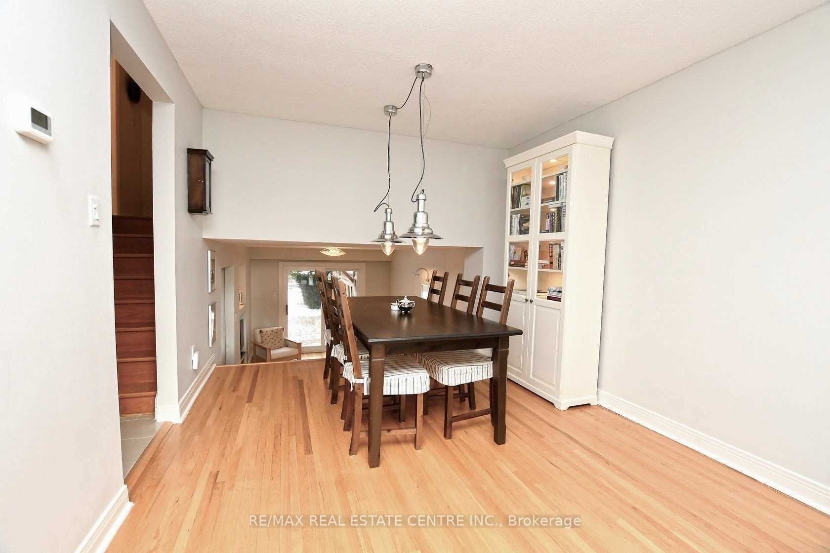 6389 Chaumont Cres, #Upper