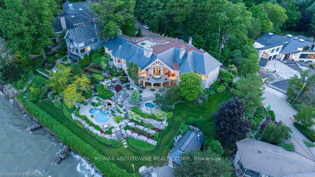 872 Whittier Cres