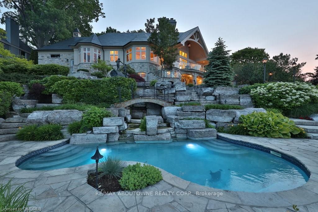 872 Whittier Cres
