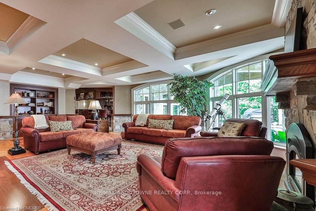 872 Whittier Cres