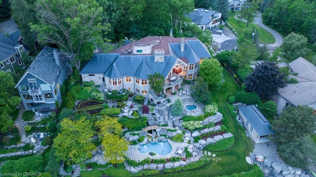 872 Whittier Cres