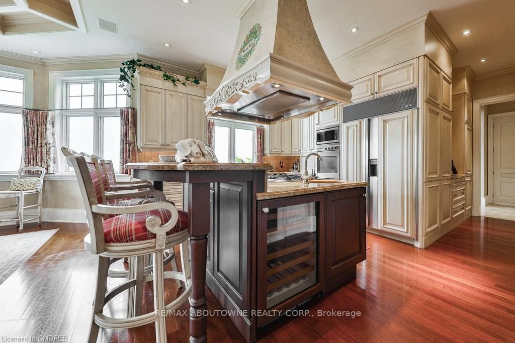 872 Whittier Cres