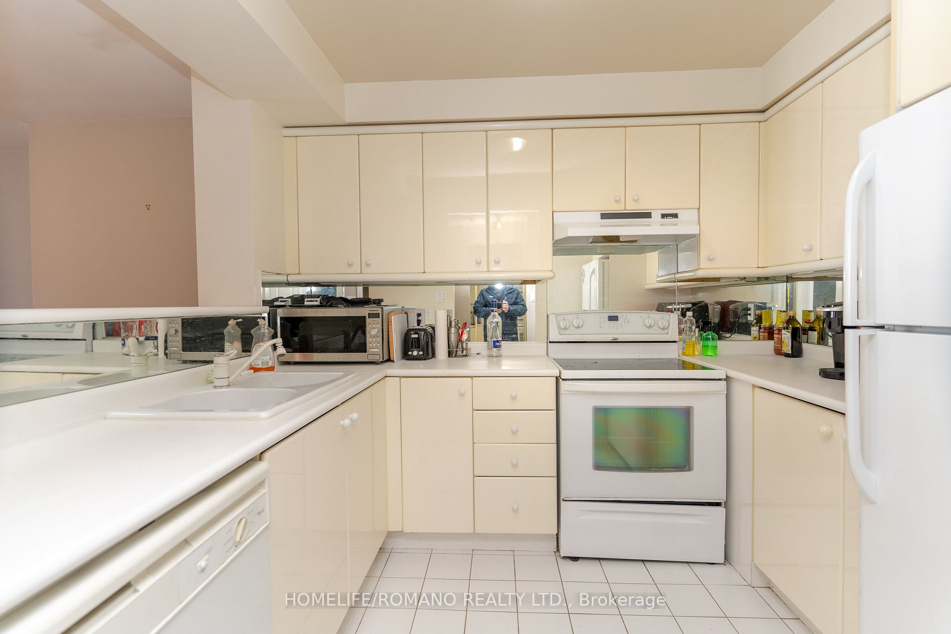 2287 Lake Shore Blvd W, #406