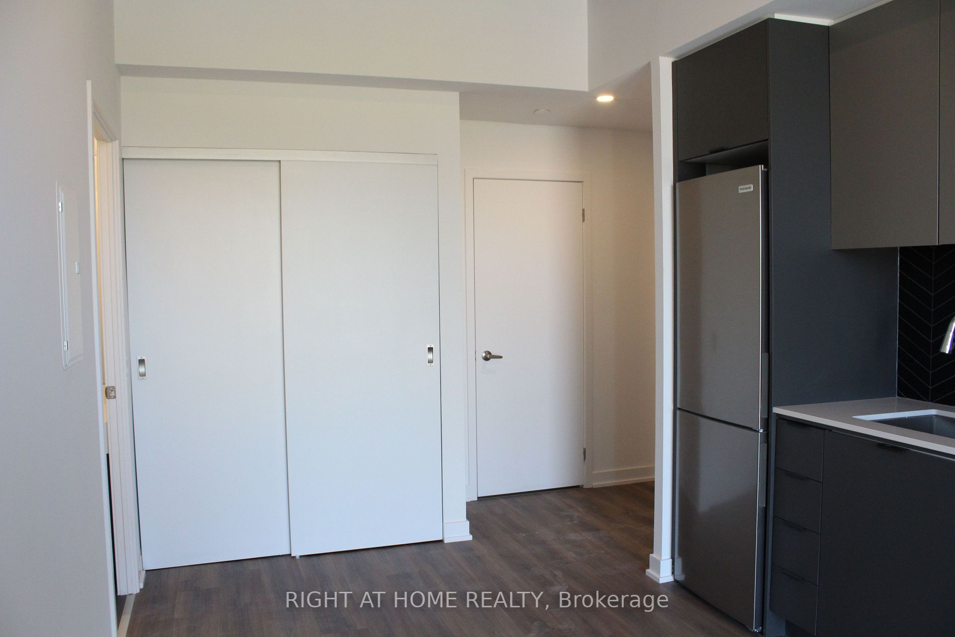 57 Brock Ave, #604
