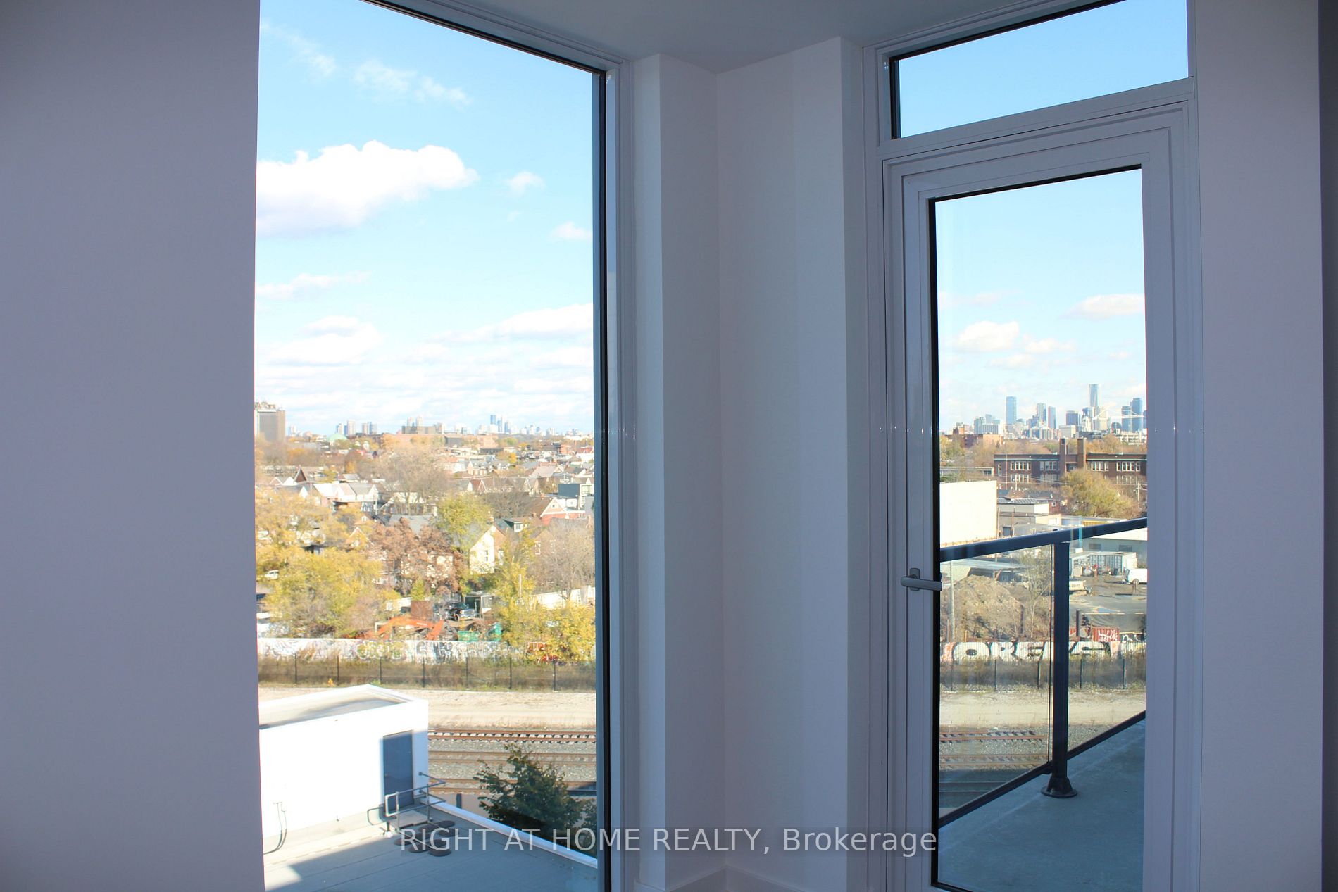 57 Brock Ave, #604