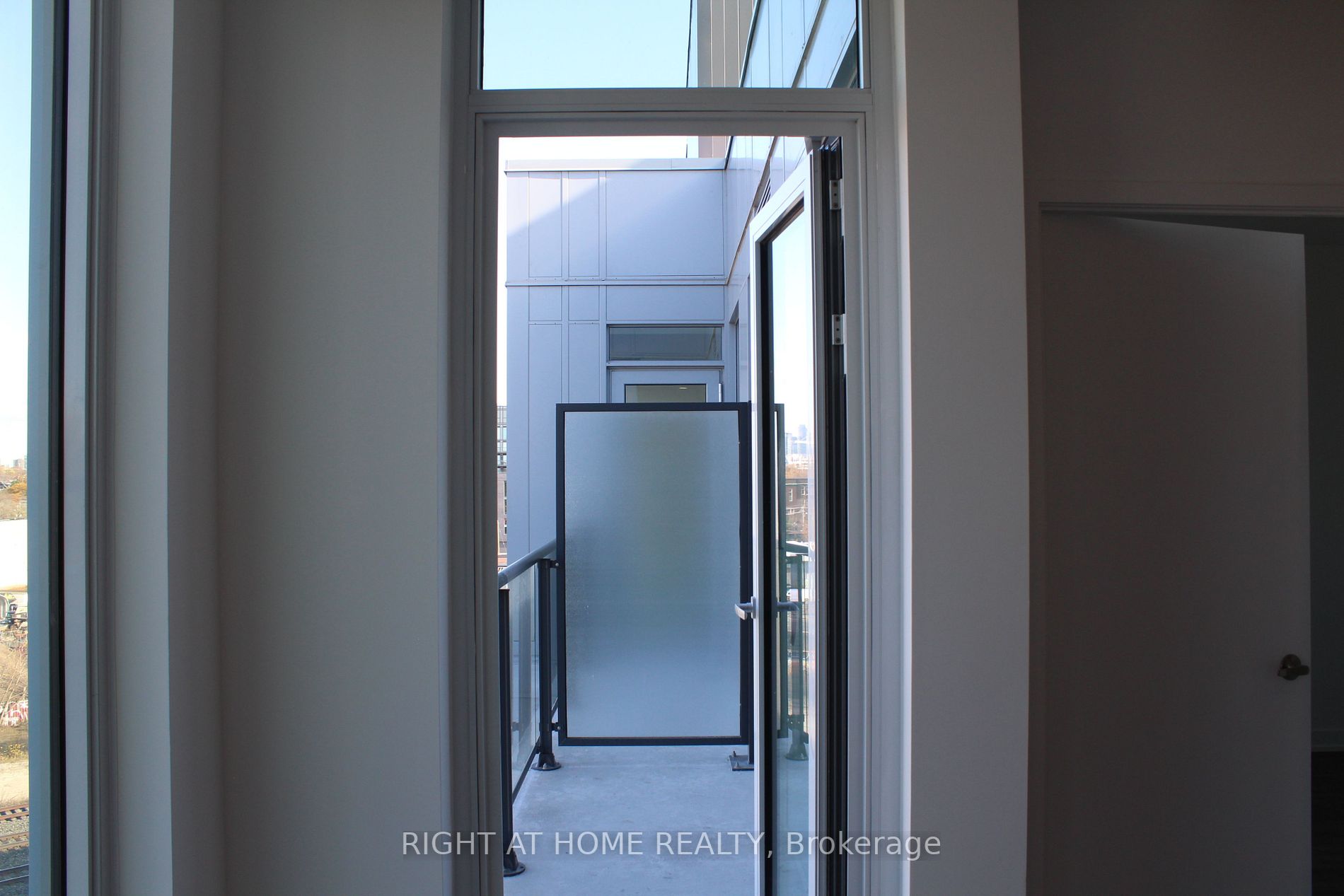 57 Brock Ave, #604