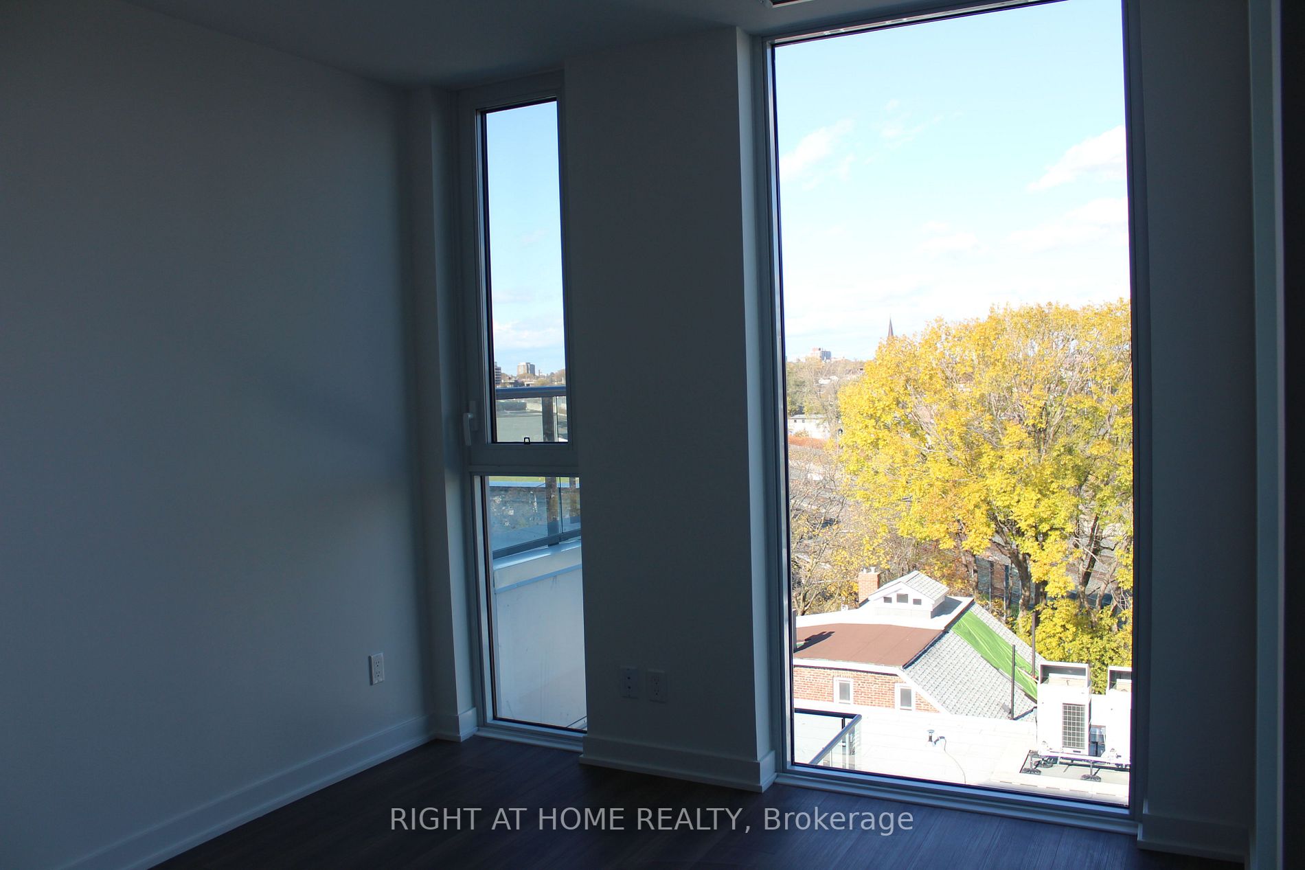 57 Brock Ave, #604