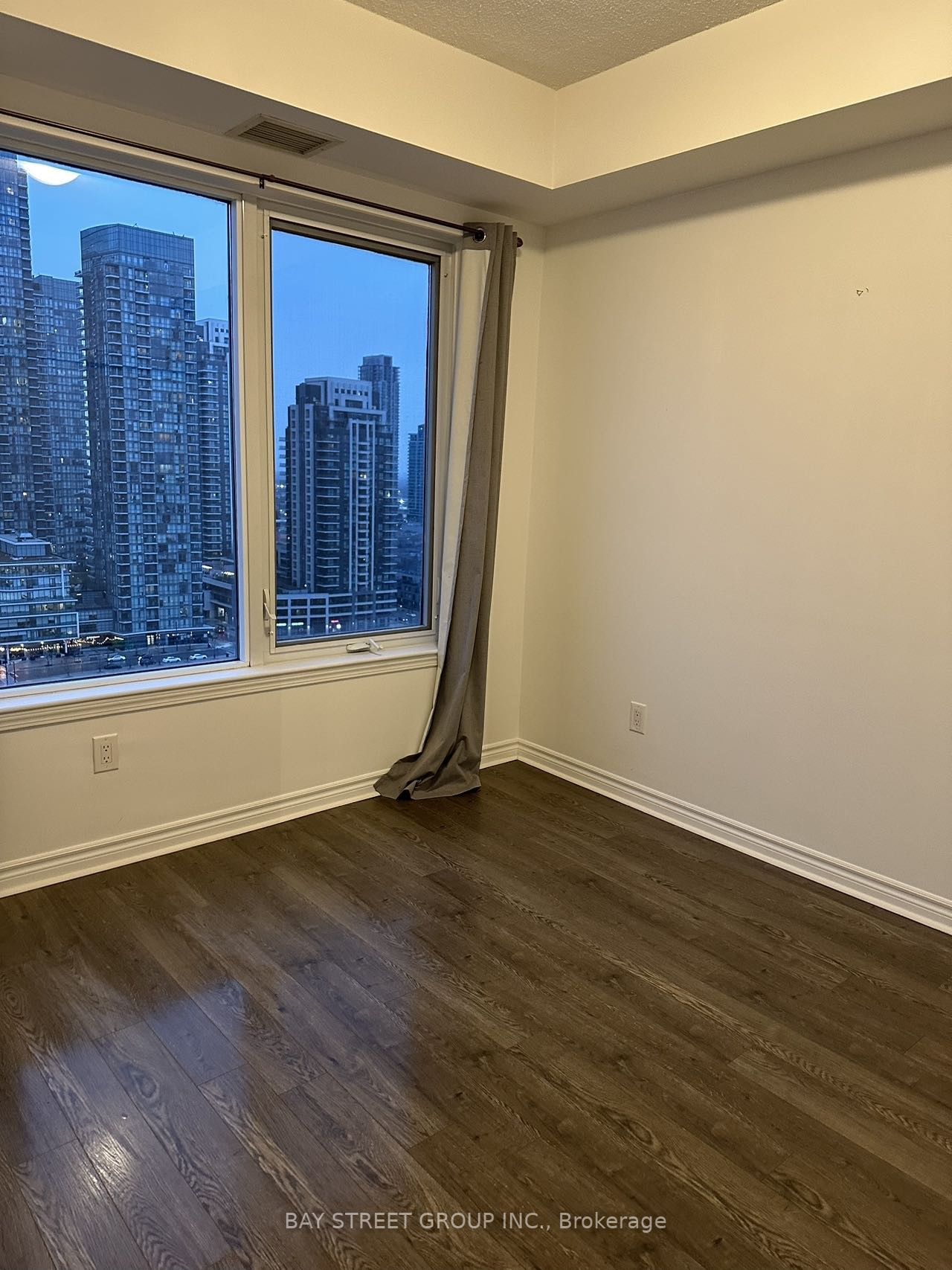 385 Prince Of Wales Dr, #1807