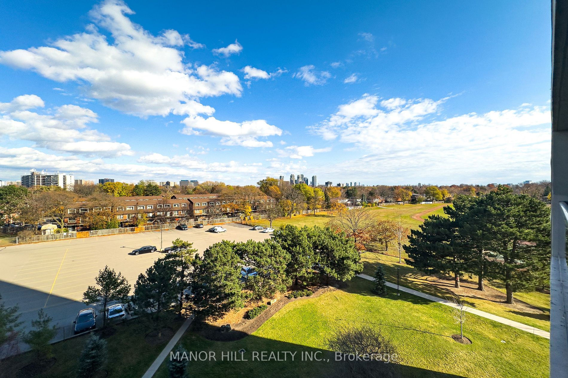812 Burnhamthorpe Rd, #605