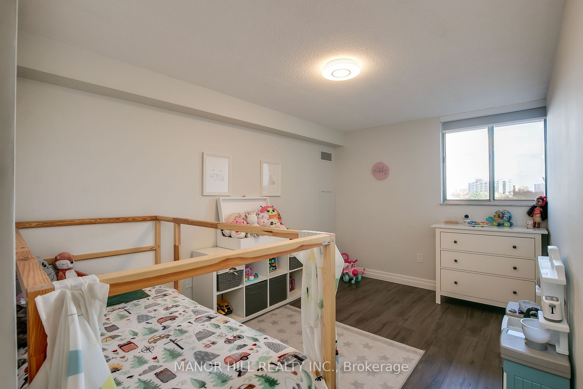 812 Burnhamthorpe Rd, #605