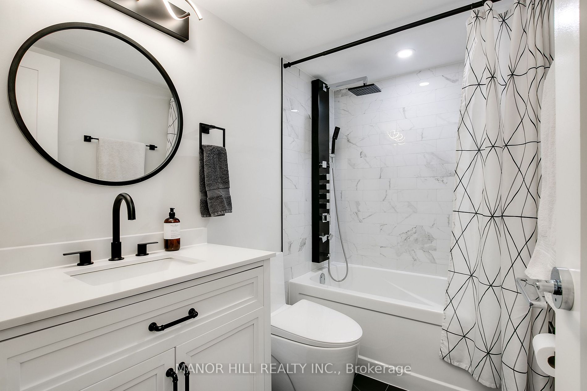 812 Burnhamthorpe Rd, #605