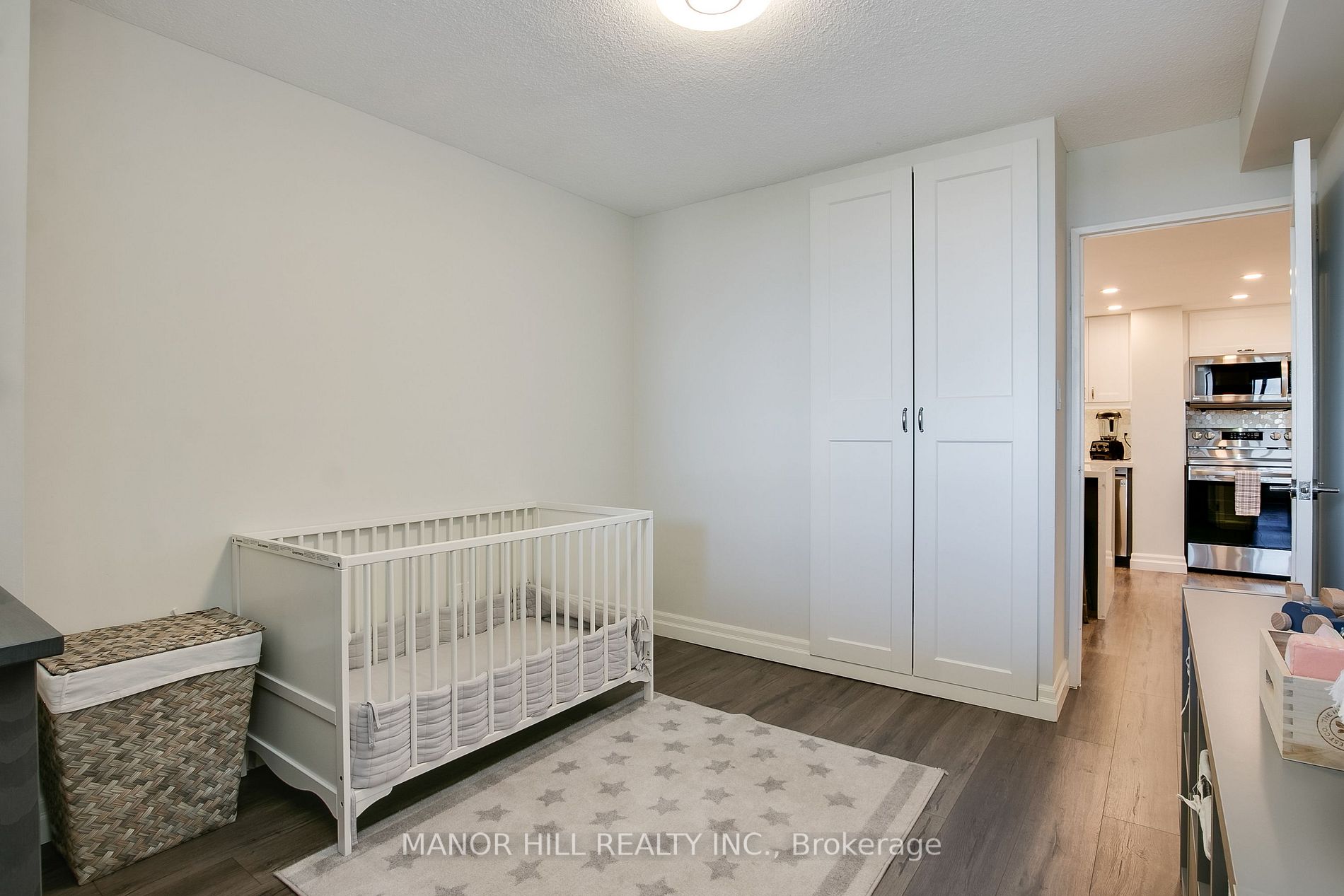 812 Burnhamthorpe Rd, #605