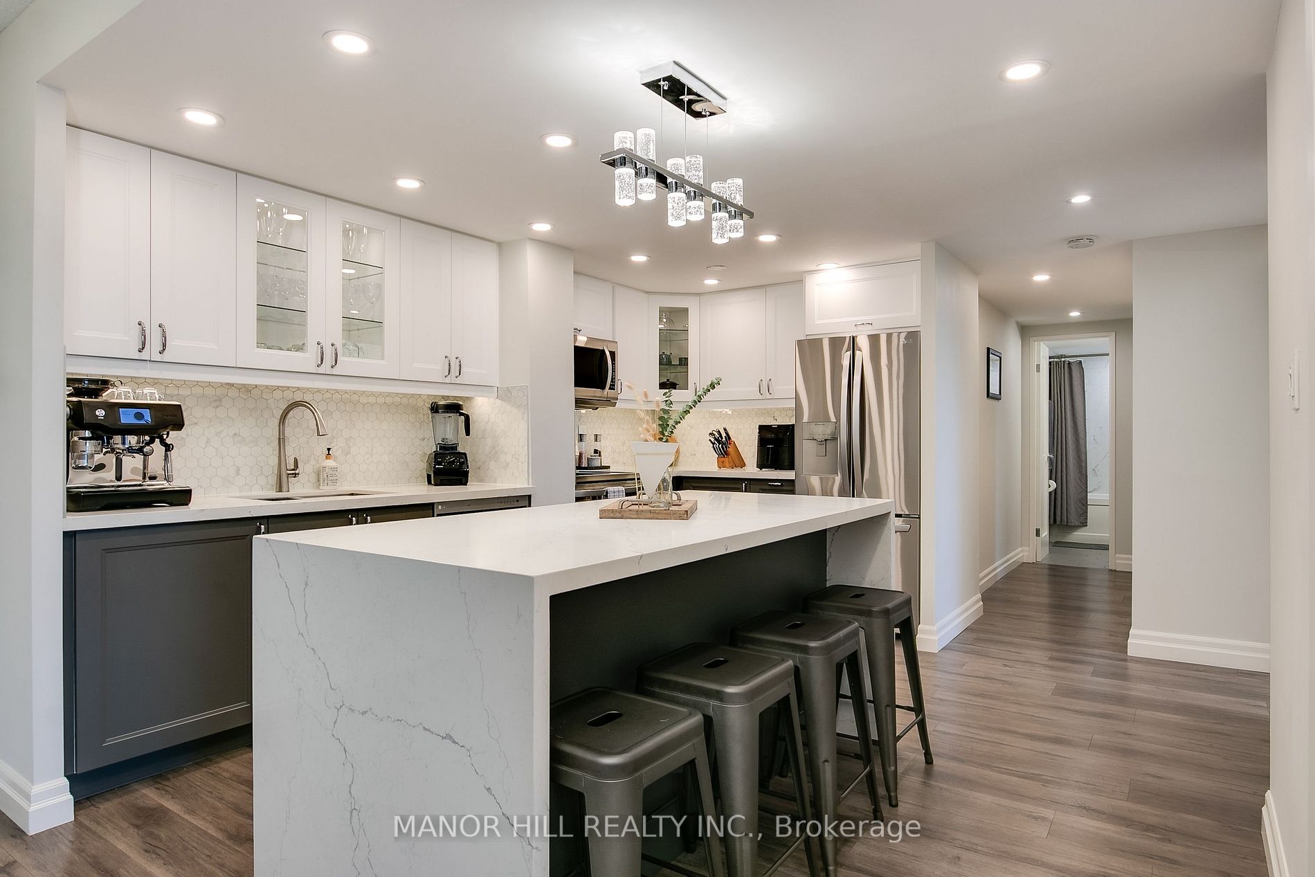 812 Burnhamthorpe Rd, #605