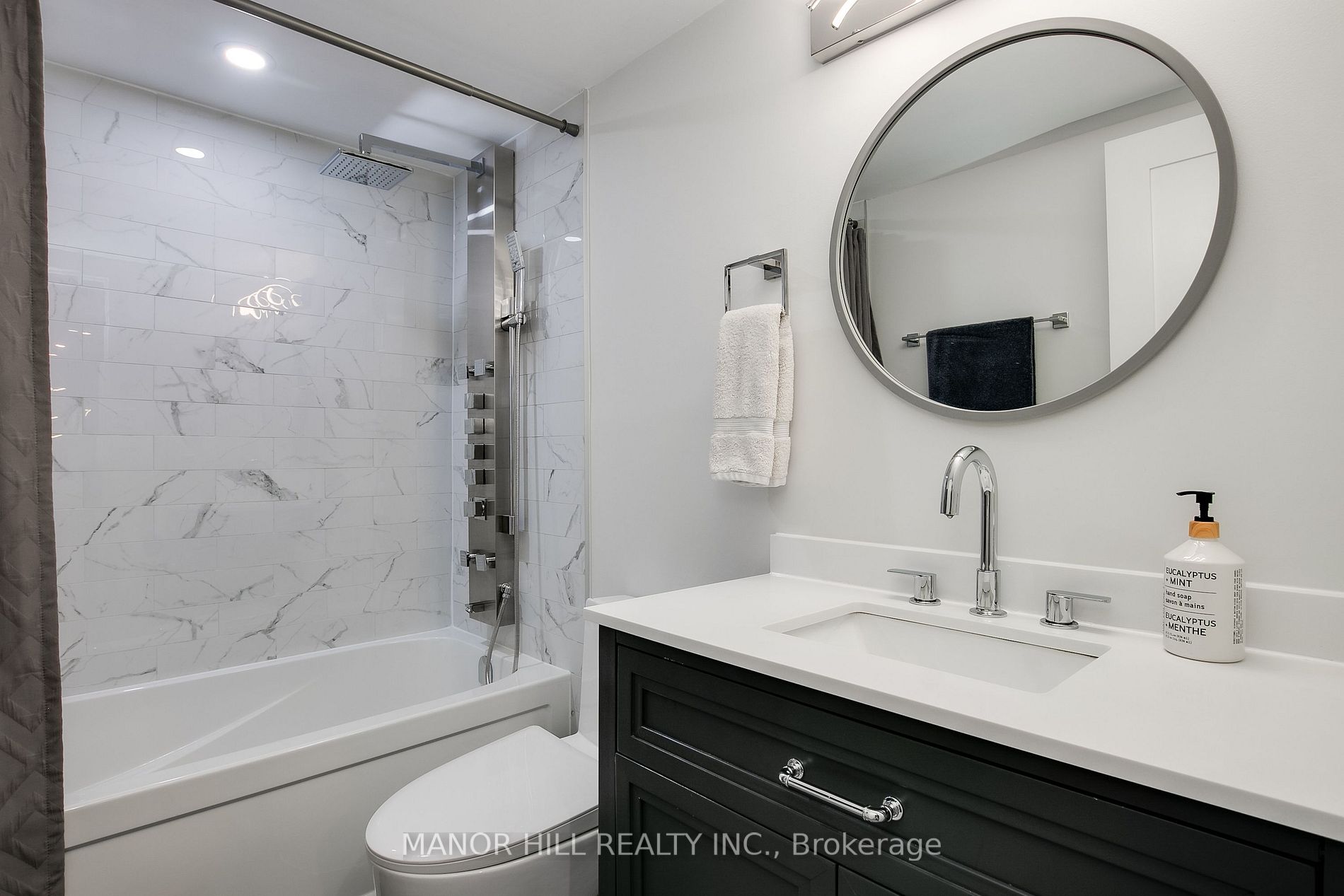 812 Burnhamthorpe Rd, #605