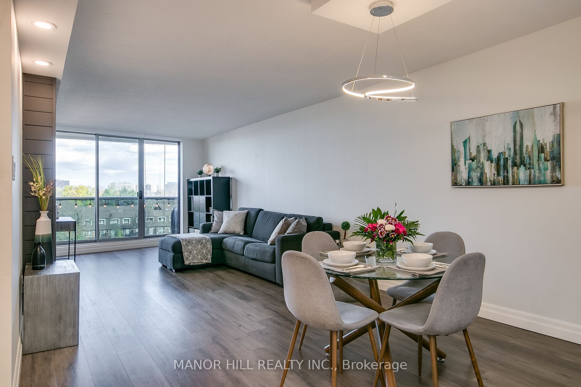 812 Burnhamthorpe Rd, #605
