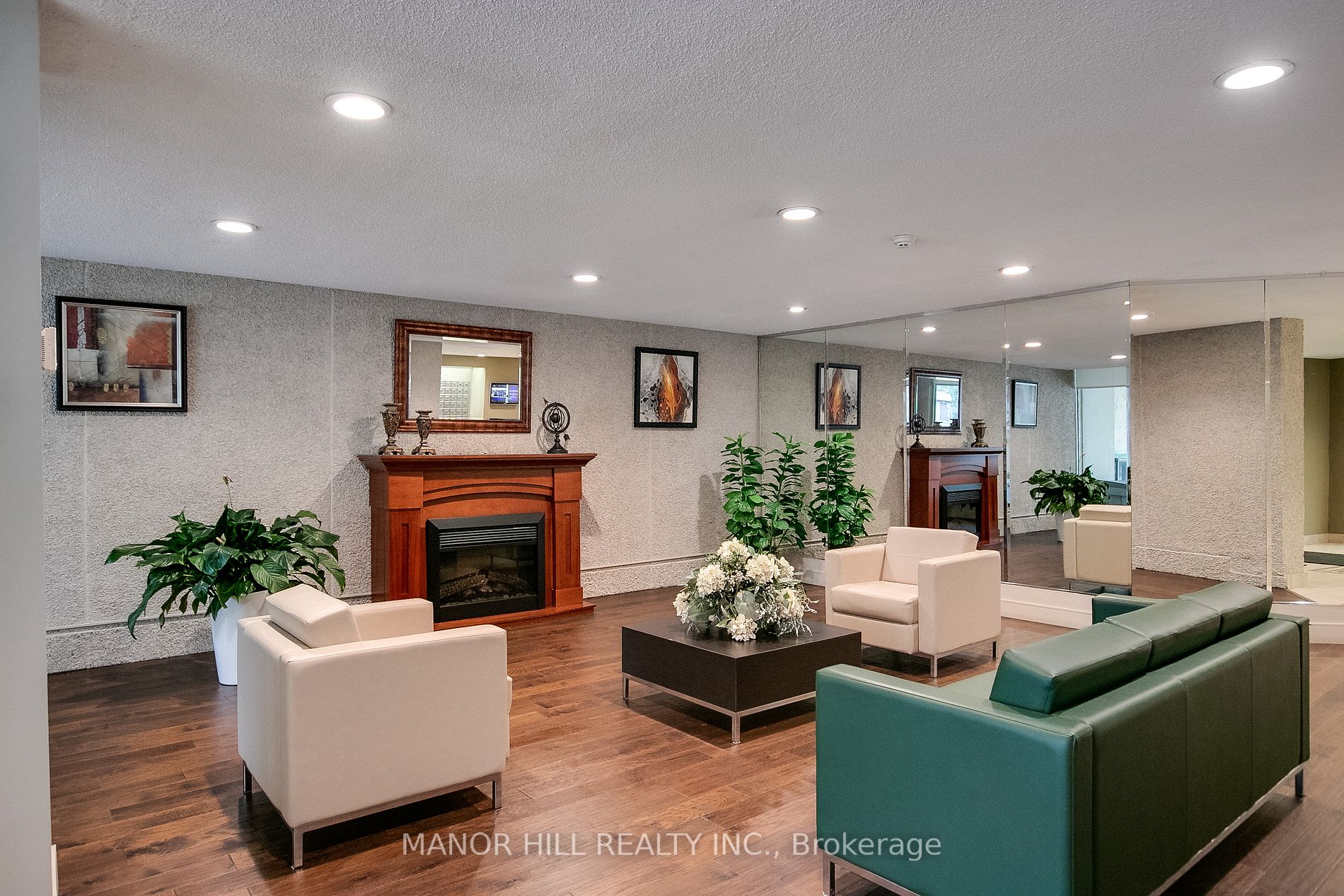 812 Burnhamthorpe Rd, #605