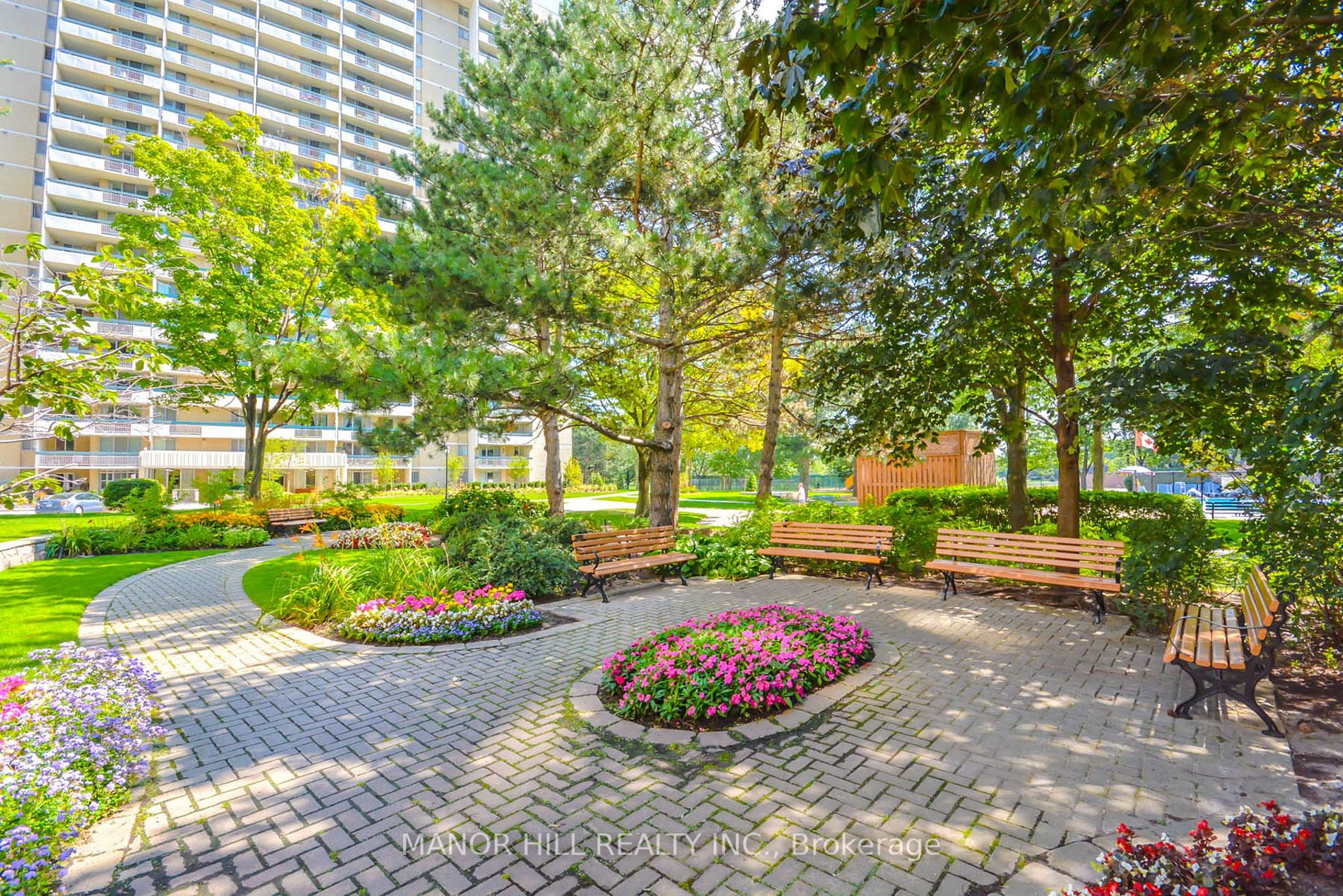 812 Burnhamthorpe Rd, #605