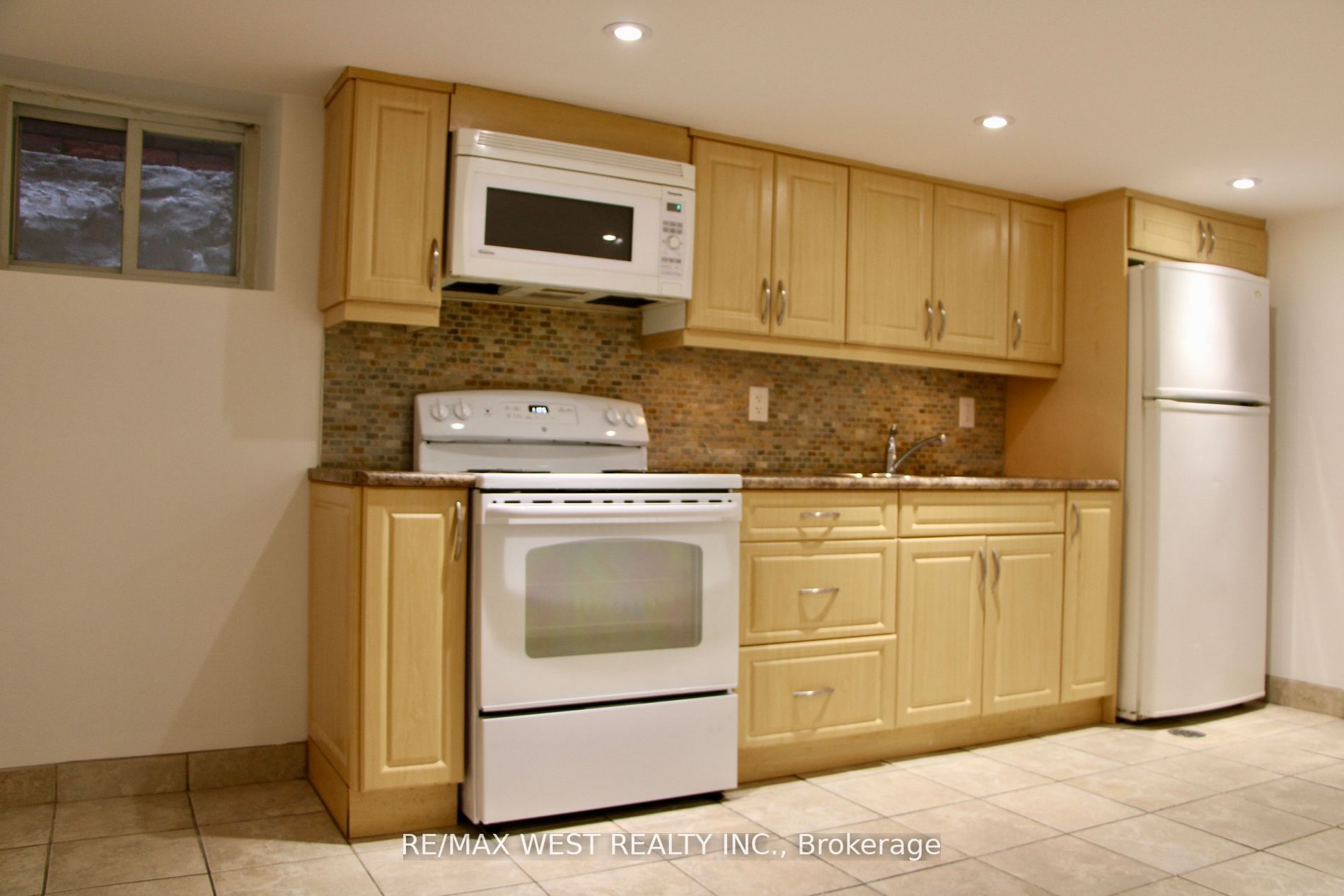 734 Indian Rd, #Lower