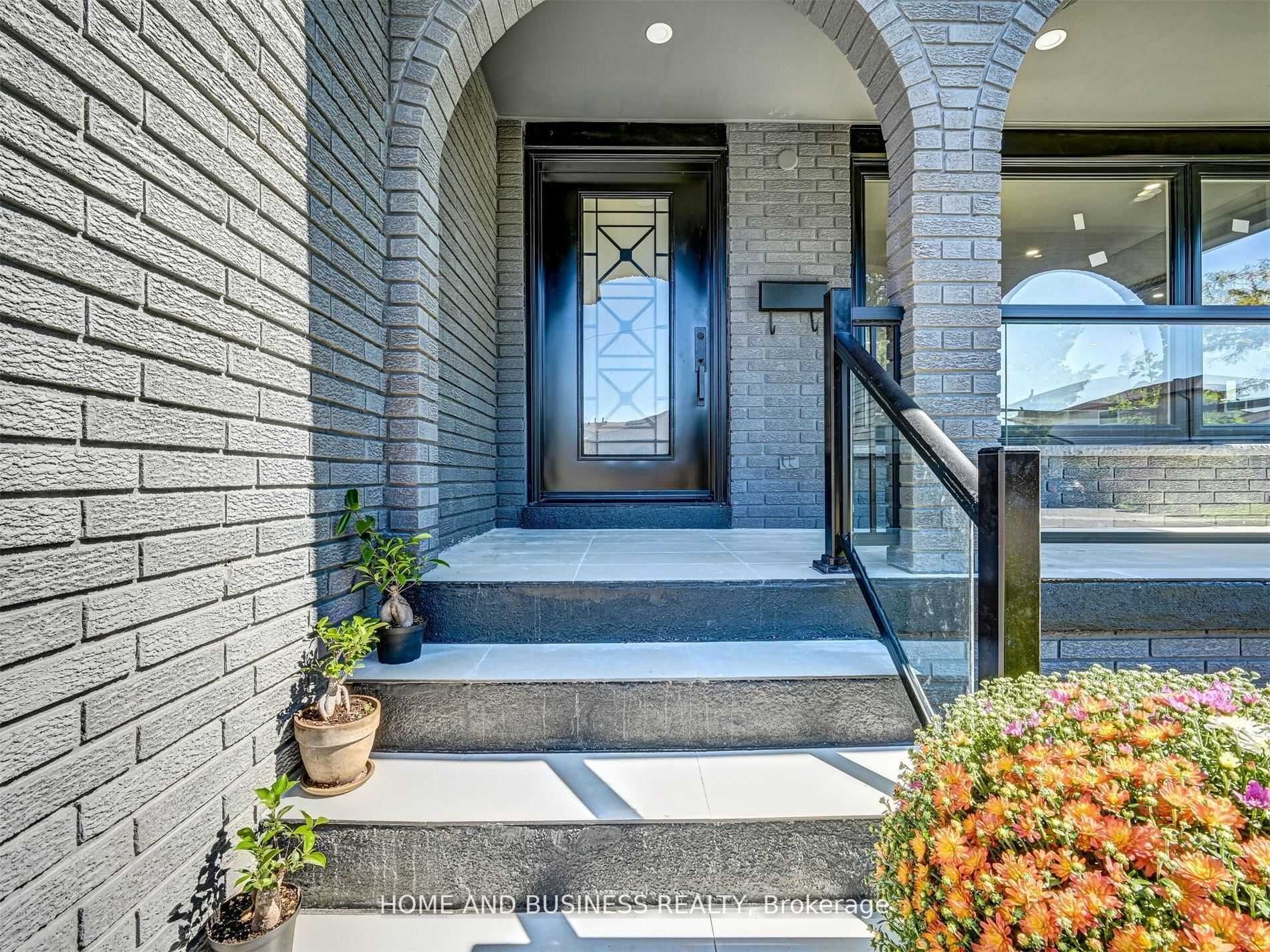 470 Louis Dr