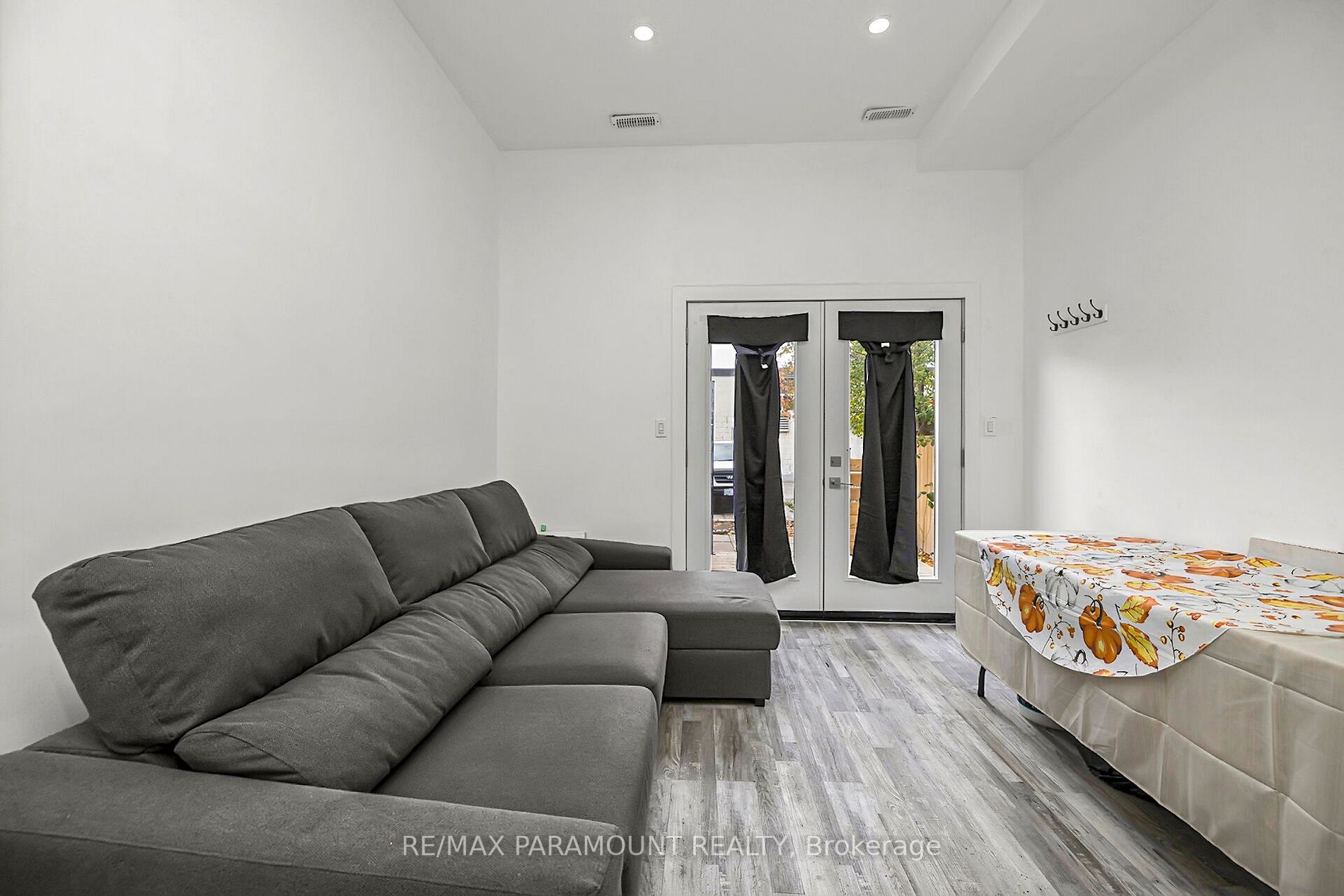 121 Mulock Ave