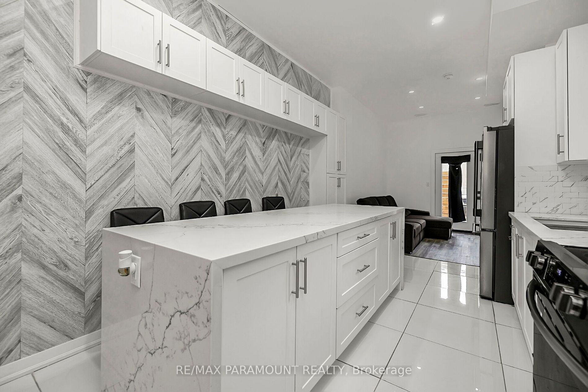121 Mulock Ave
