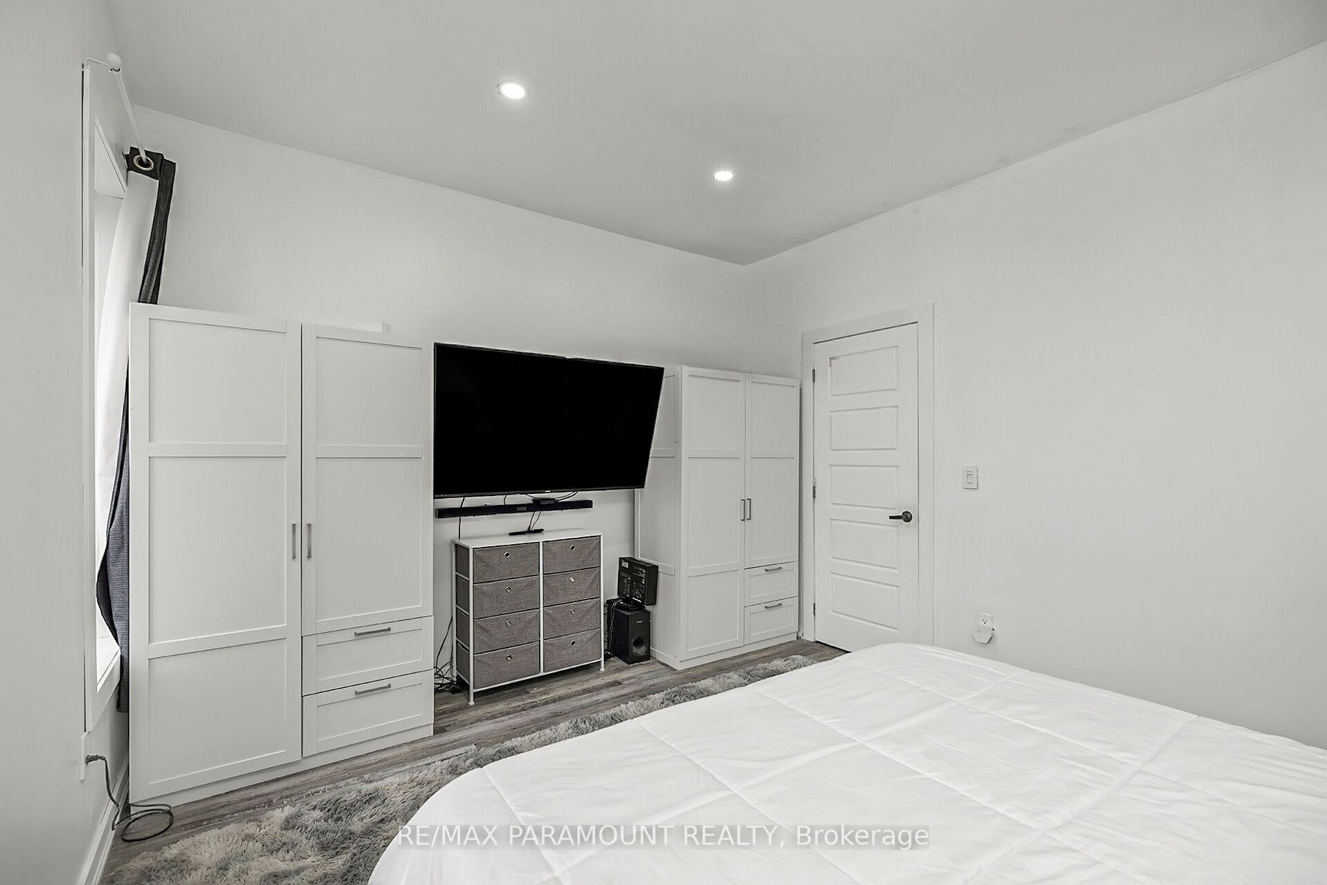 121 Mulock Ave
