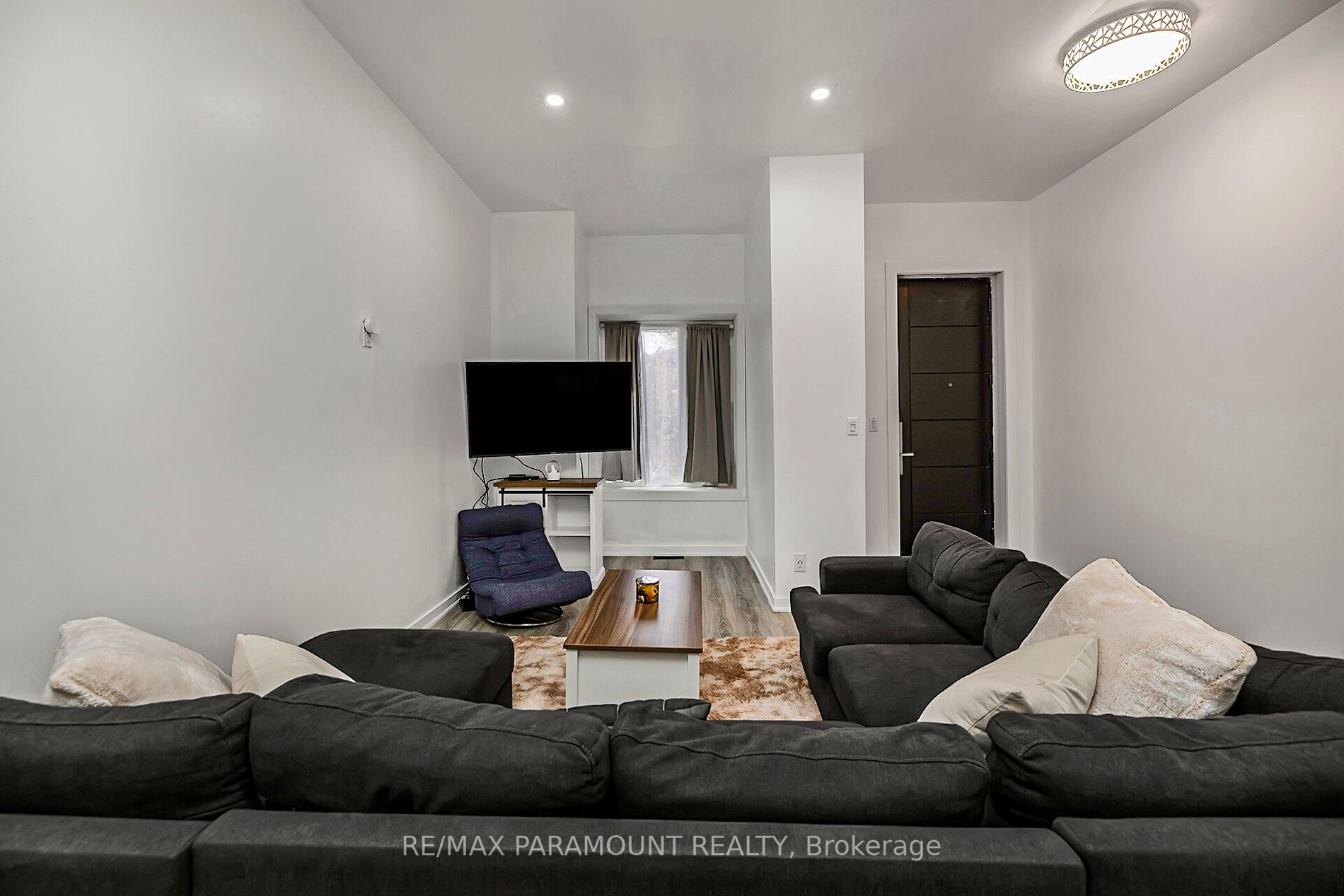 121 Mulock Ave