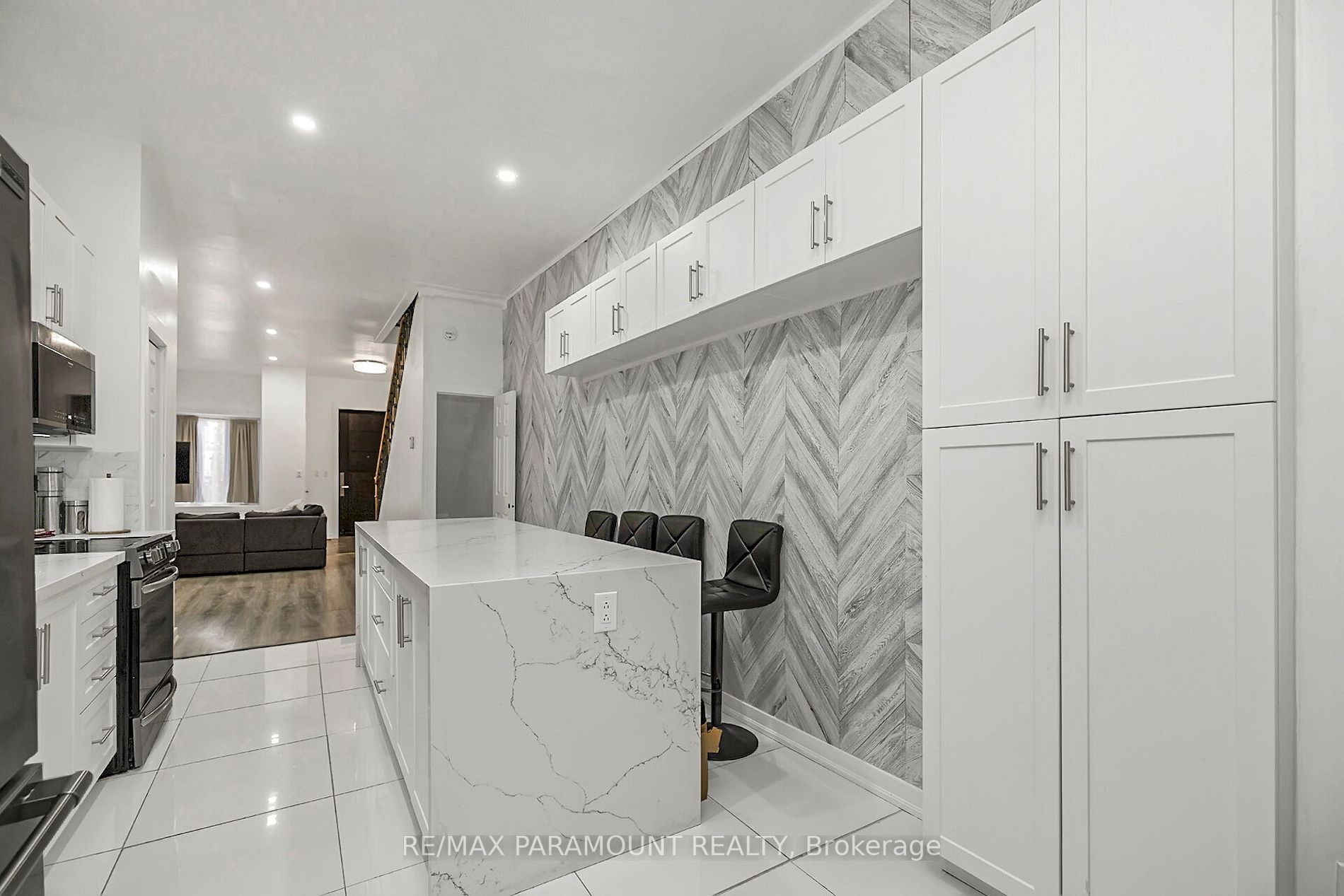 121 Mulock Ave