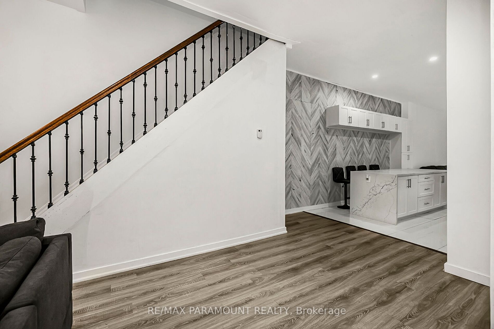 121 Mulock Ave