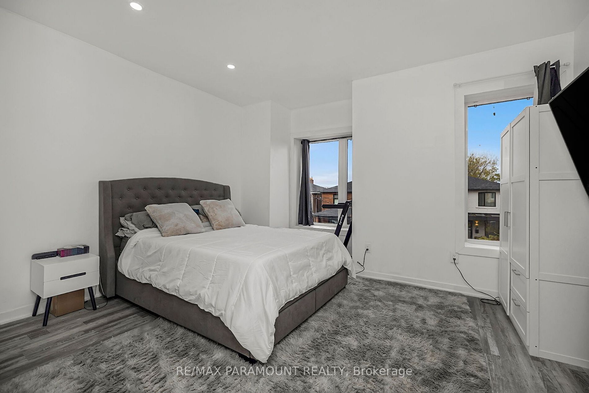 121 Mulock Ave