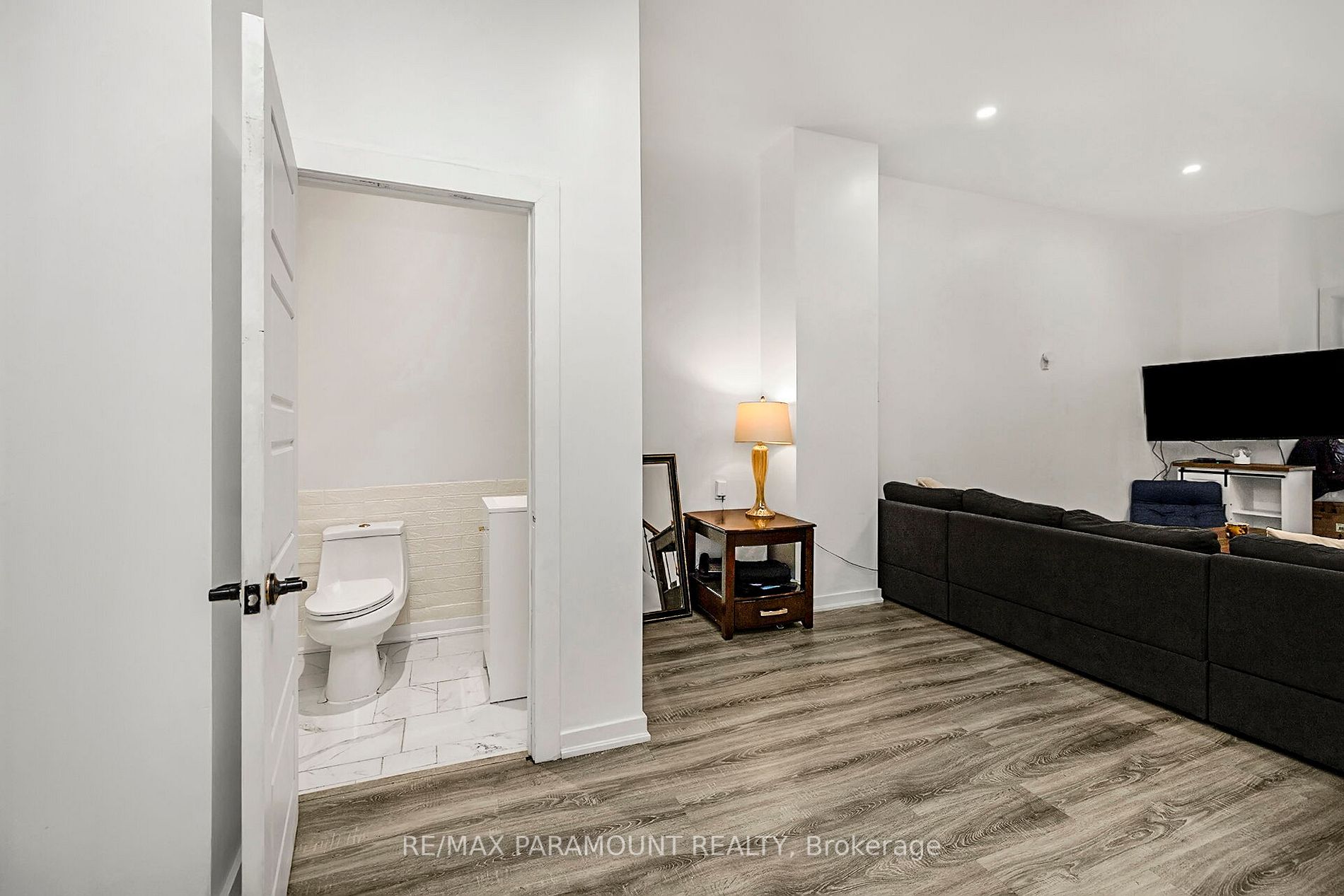 121 Mulock Ave