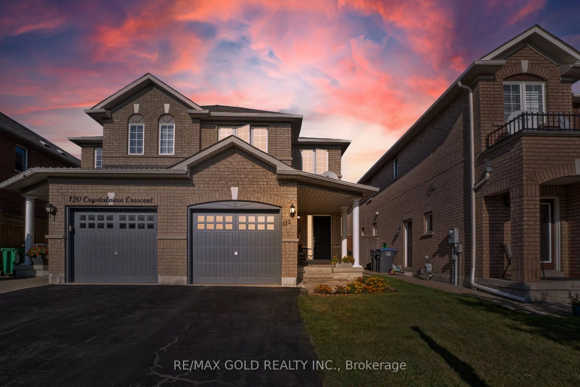 122 Crystalview Cres