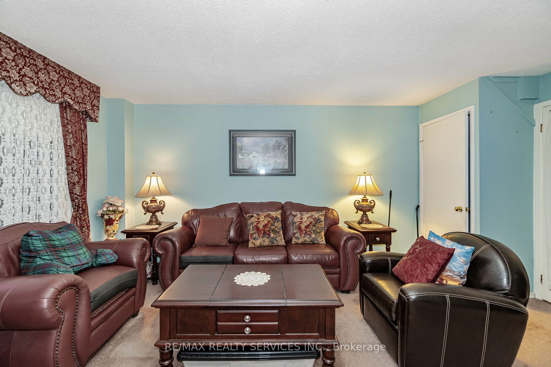 5 Greenleaf Cres