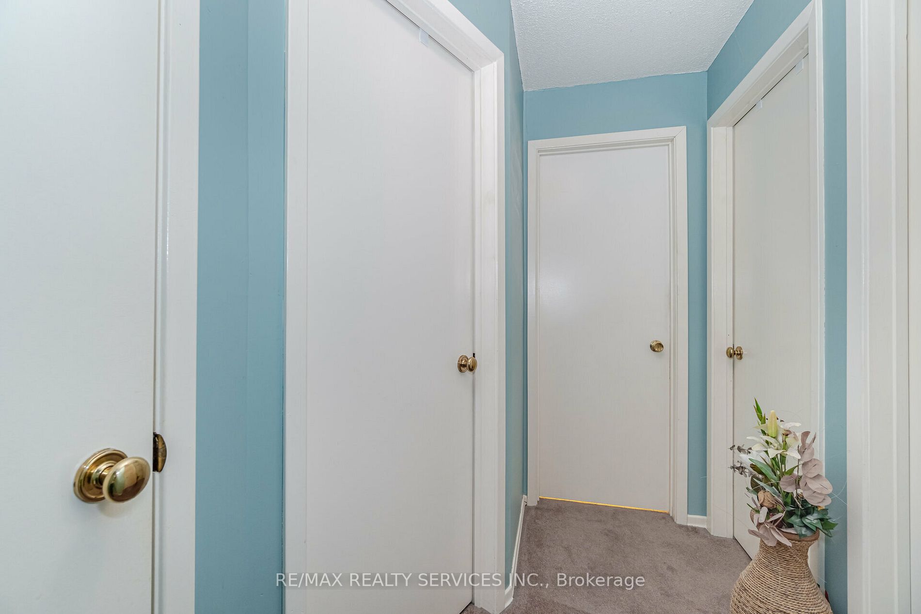 5 Greenleaf Cres