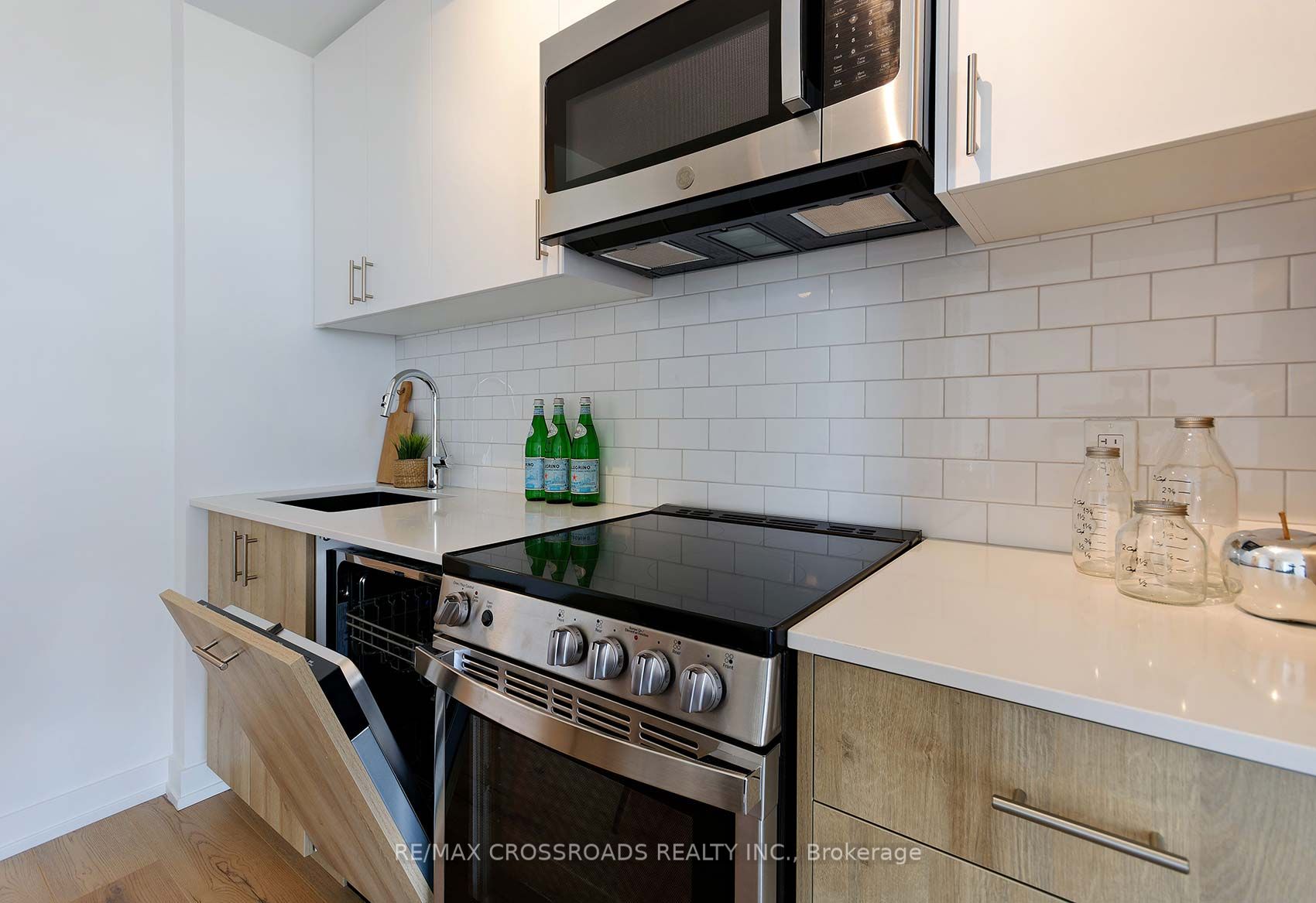 1195 The Queensway, #506