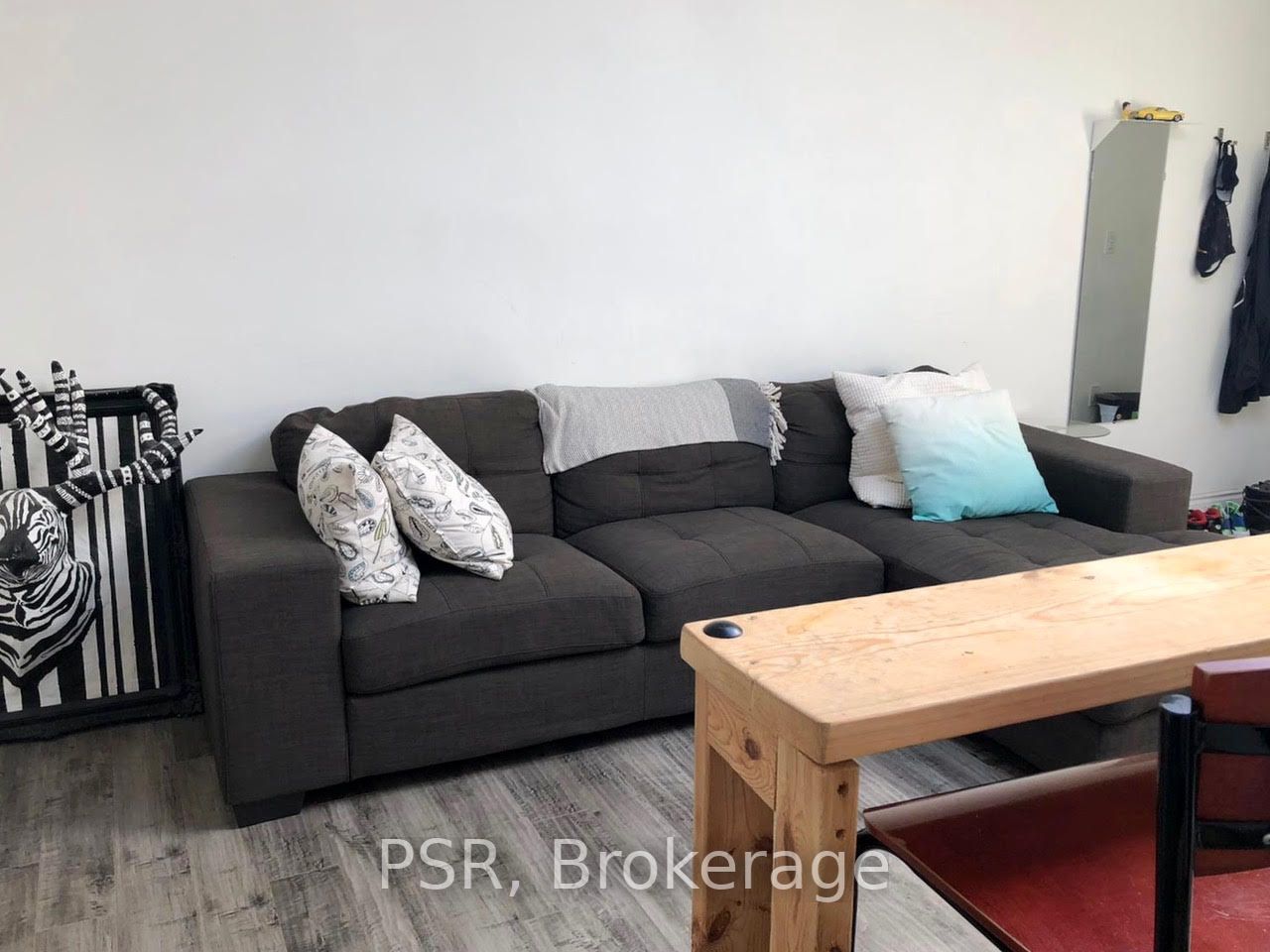1364 St Clair St W