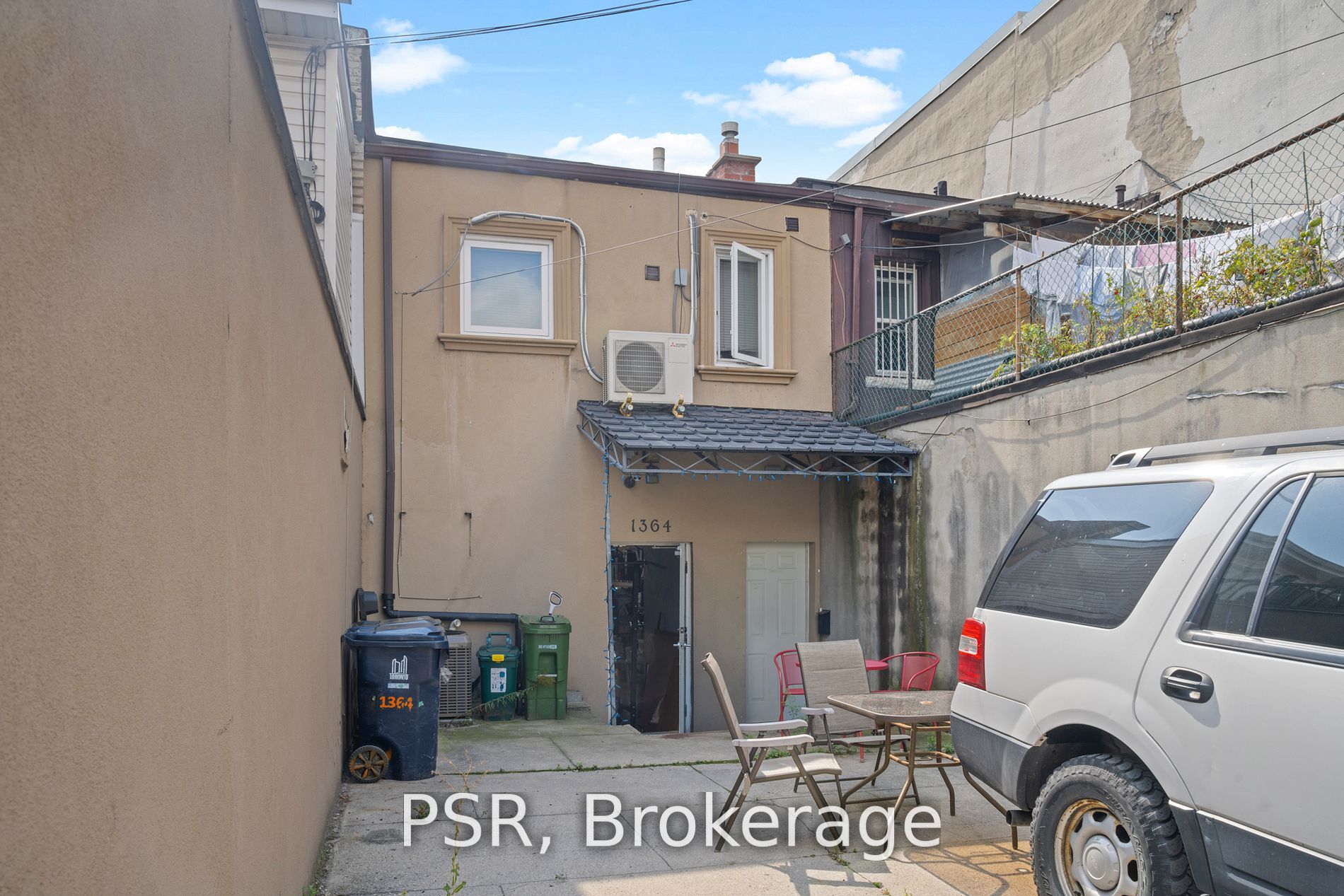 1364 St Clair St W