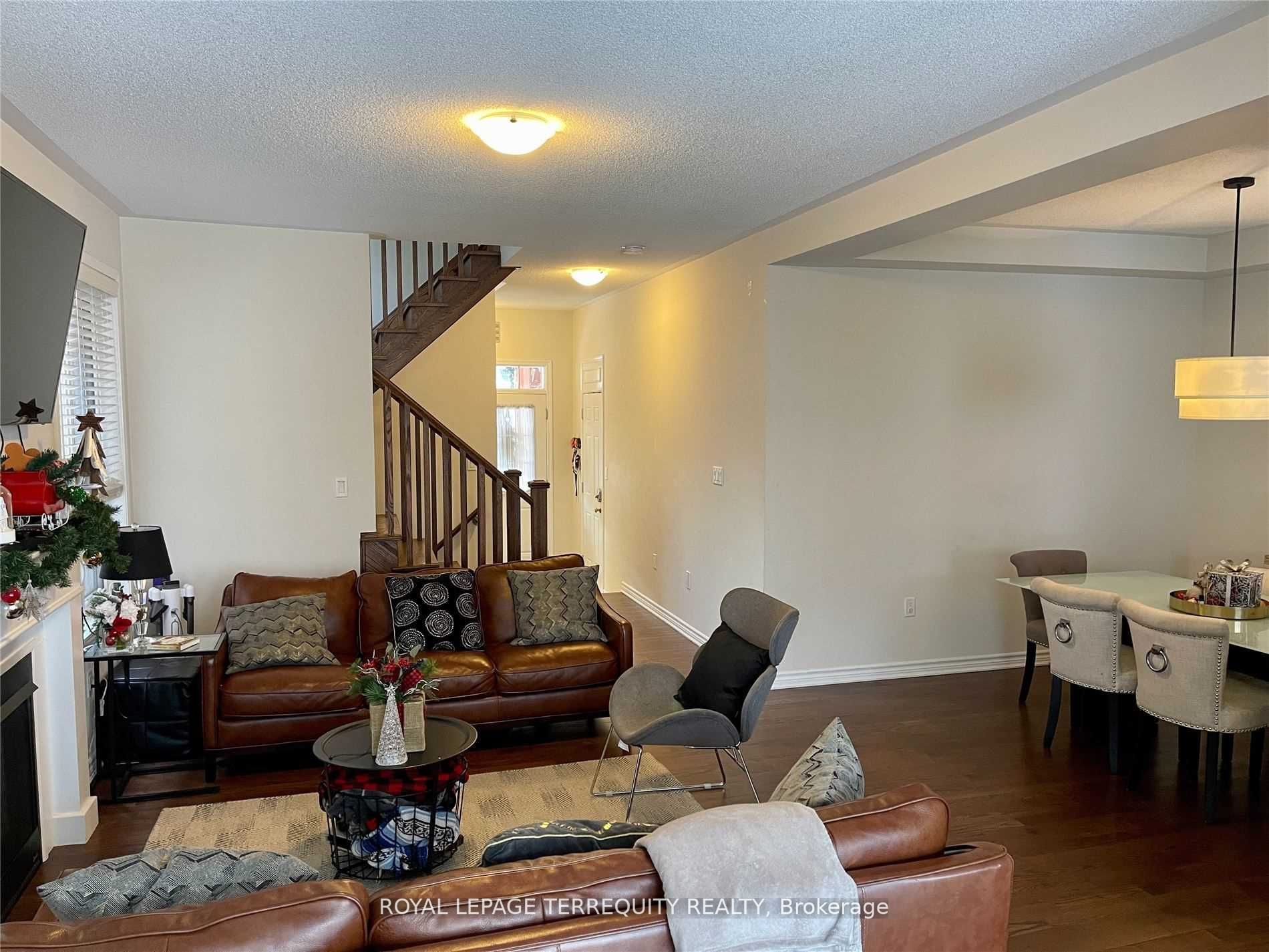 903 Penson Cres