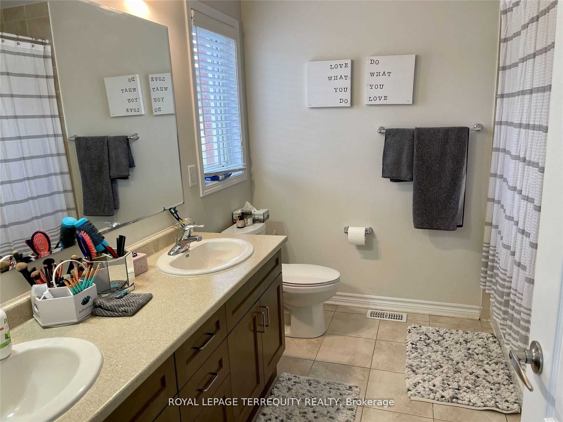 903 Penson Cres