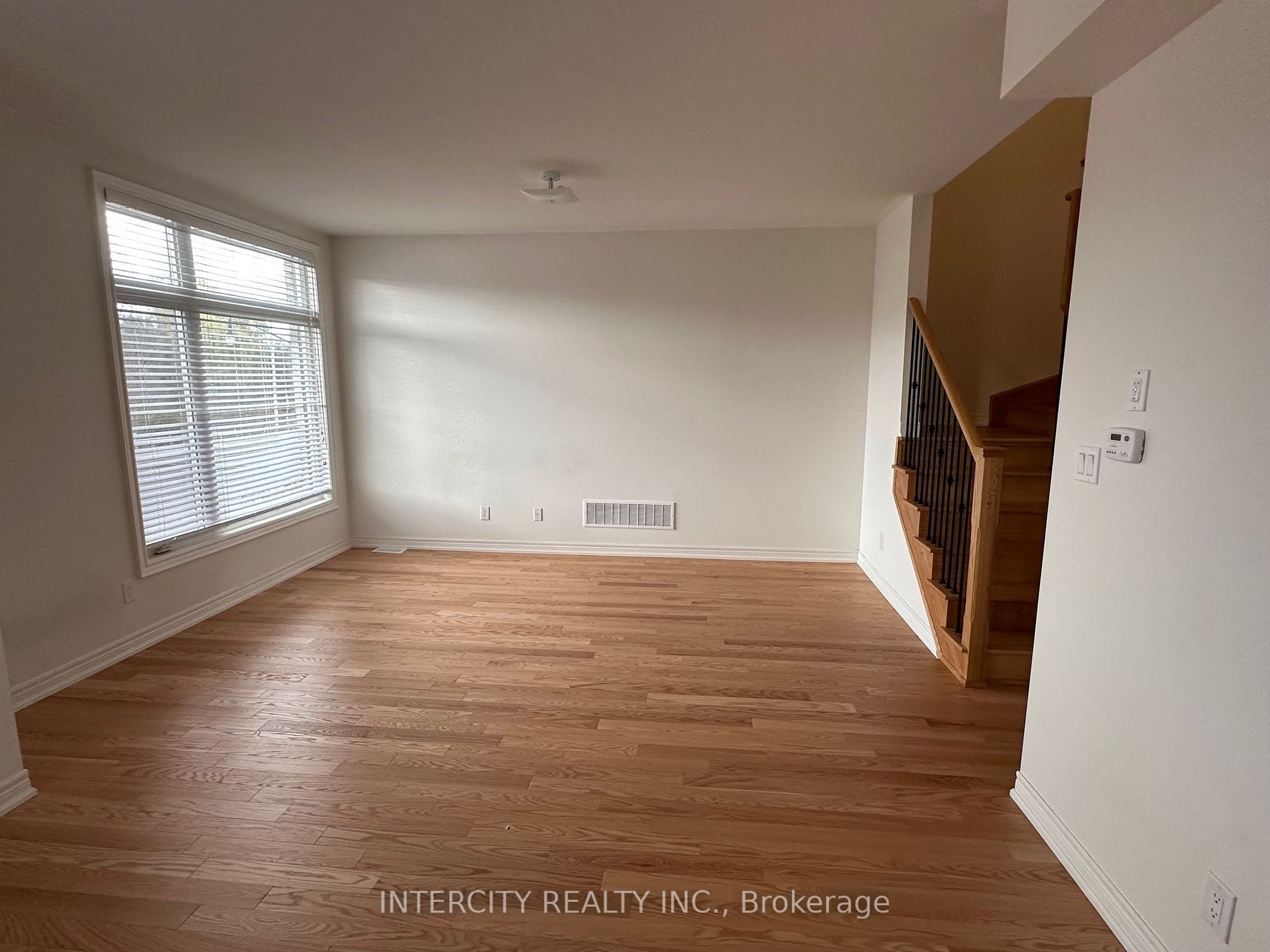 1 Queenpost Dr, #Upper