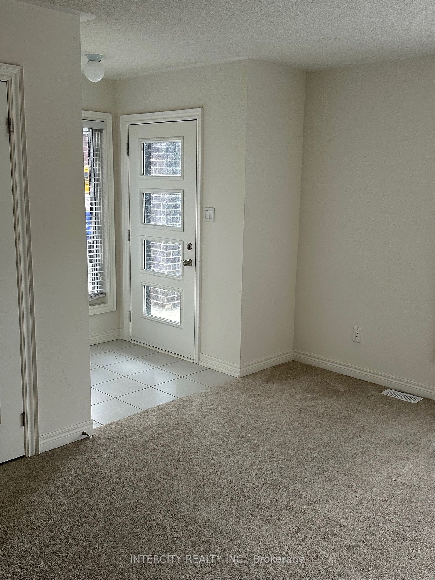 1 Queenpost Dr, #Upper