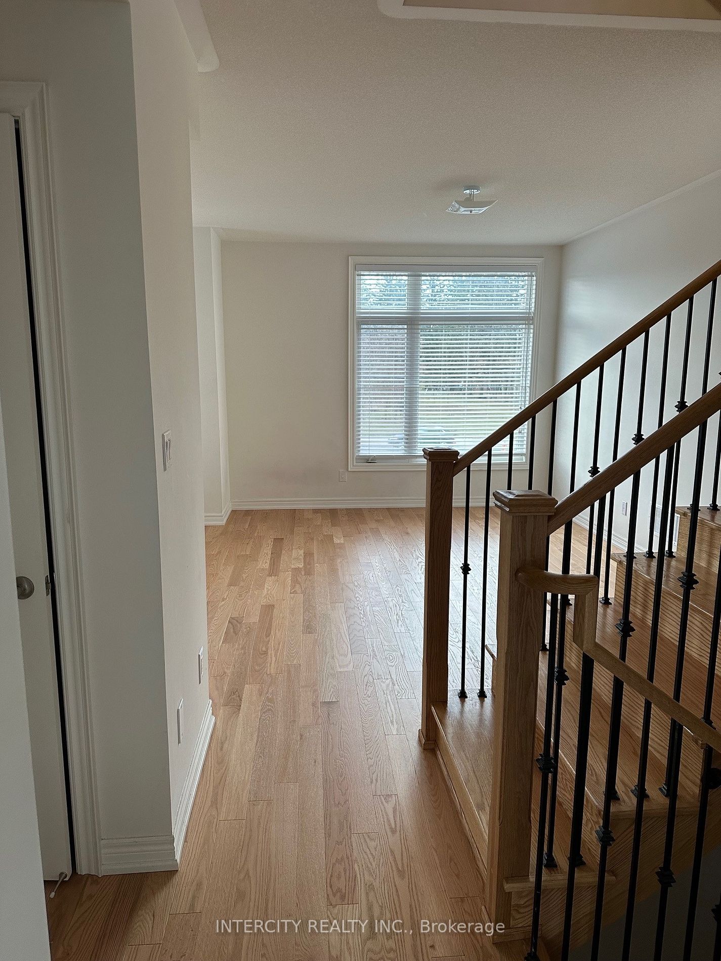 1 Queenpost Dr, #Upper