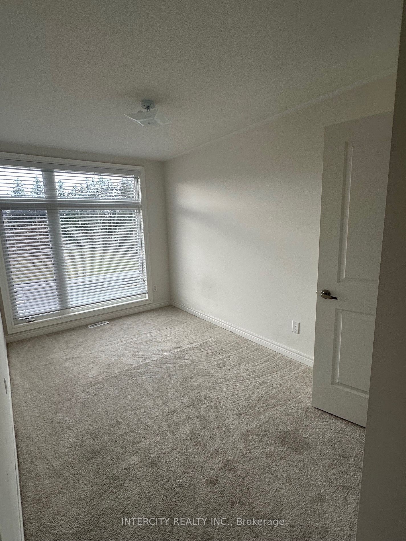 1 Queenpost Dr, #Upper