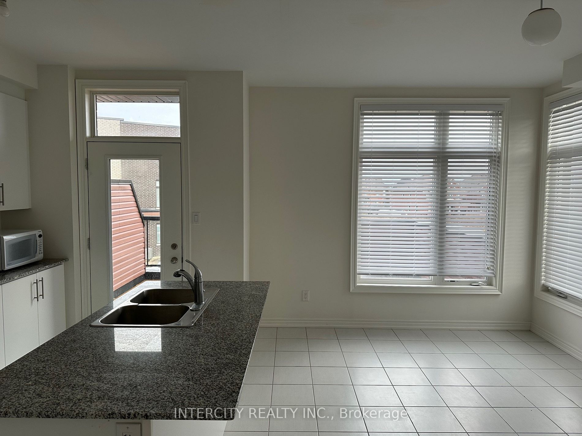 1 Queenpost Dr, #Upper