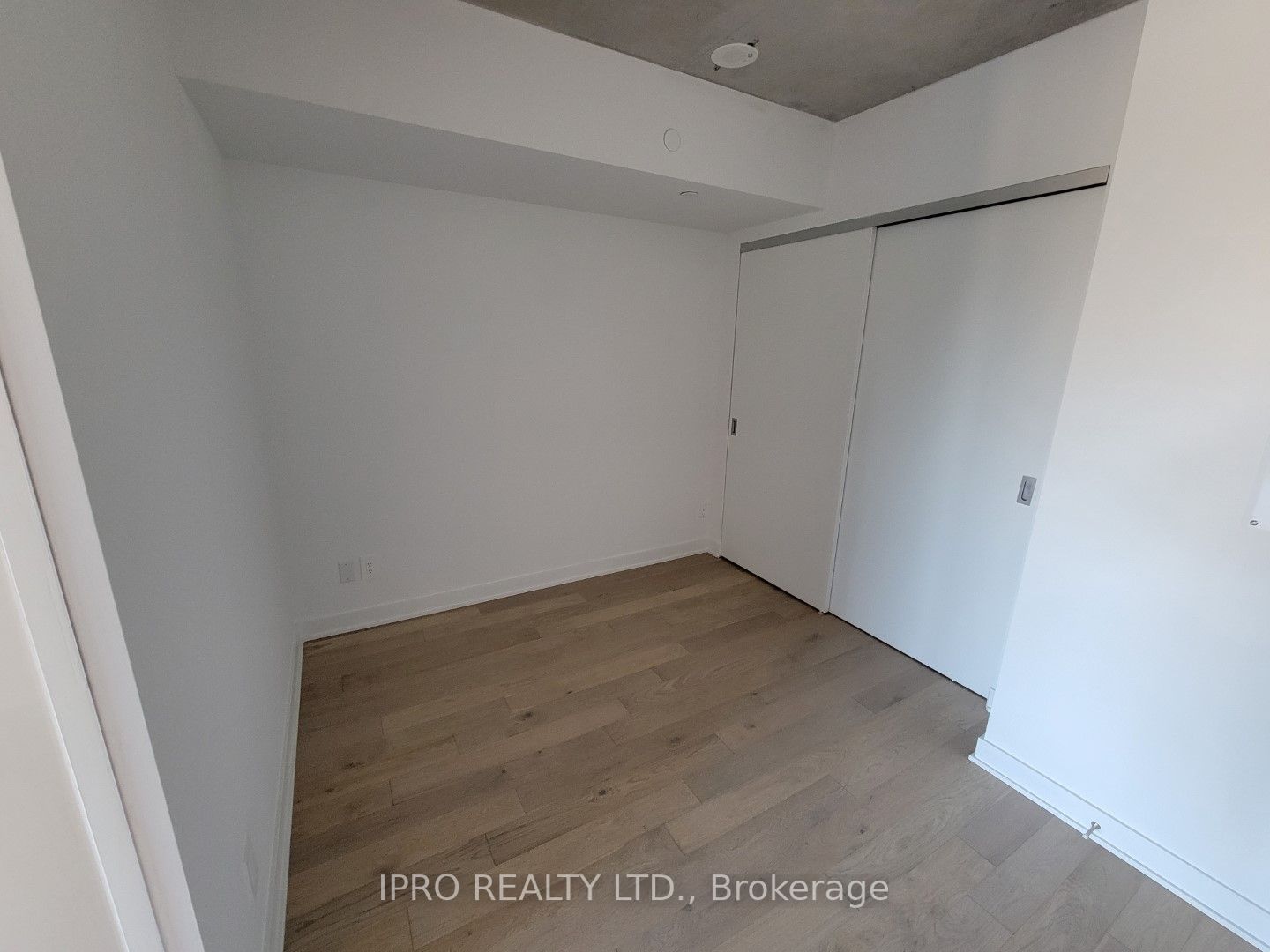 2720 Dundas St W, #415
