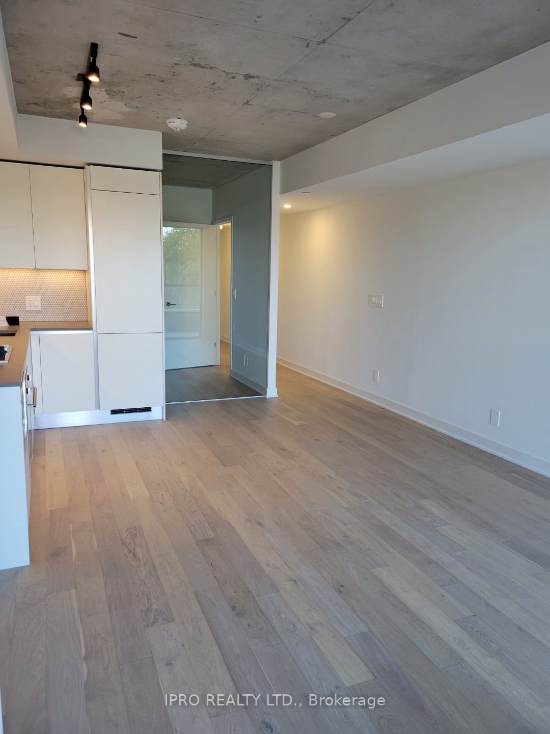 2720 Dundas St W, #415